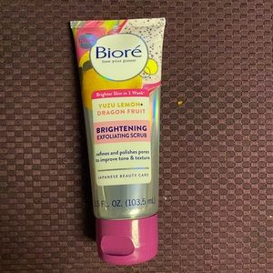 BIORÉ® BRIGHTENING EXFOLIATOR